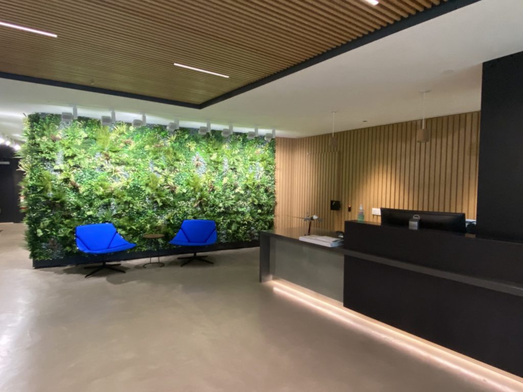 Vistafolia Green Wall in New York Office entrance